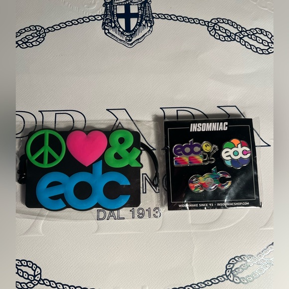 EDC / PINS - & ID carrier in packaging 🎀🎀🎀 - Picture 1 of 4